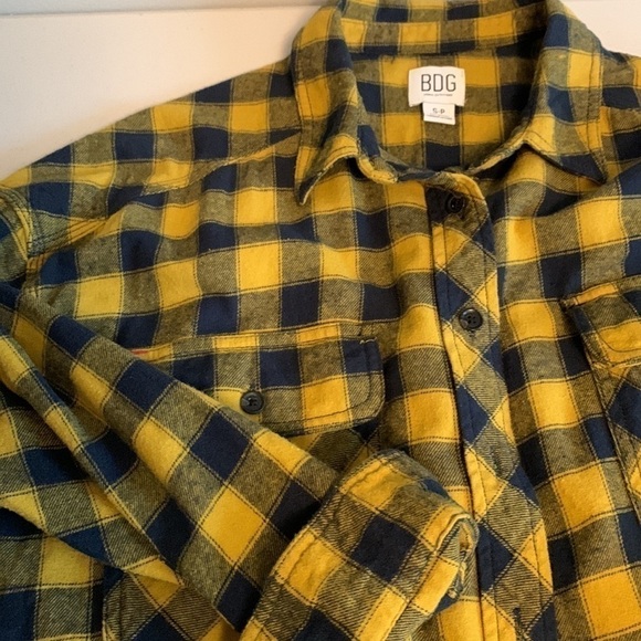 Urban Outfitters Cropped Flannel Button Down Shirt - Picture 13 of 13